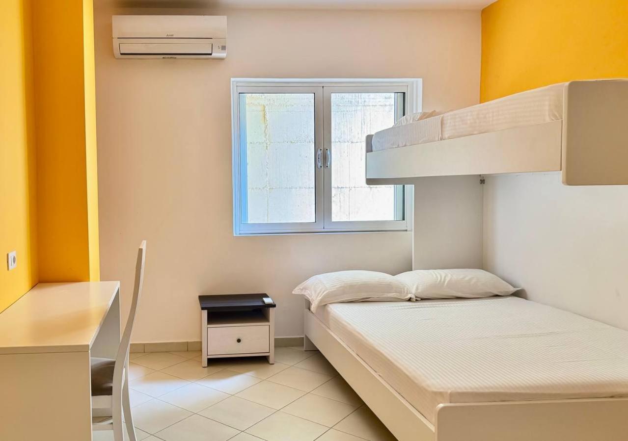 Colorful Sea View Apartment Sarandë Esterno foto