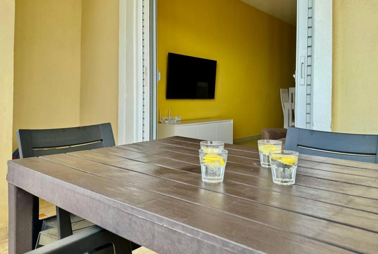 Colorful Sea View Apartment Sarandë Esterno foto