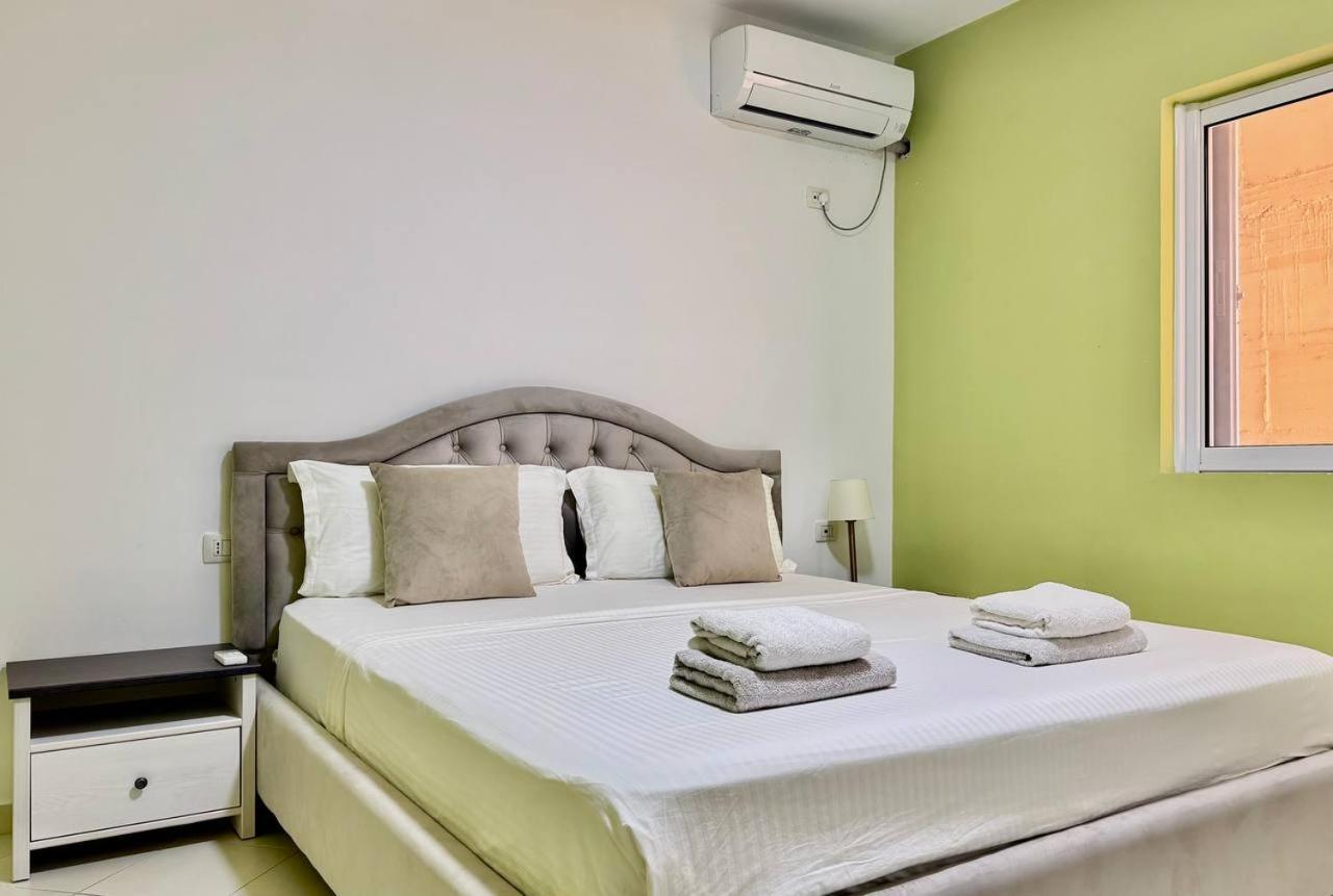 Colorful Sea View Apartment Sarandë Esterno foto